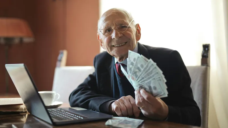 Poșta schimbă, din nou, data la care livrează pensie pe luna mai. Cum sunt amăgiți pensionarii? - FOTO: Pexels (imagine cu rol ilustrativ)