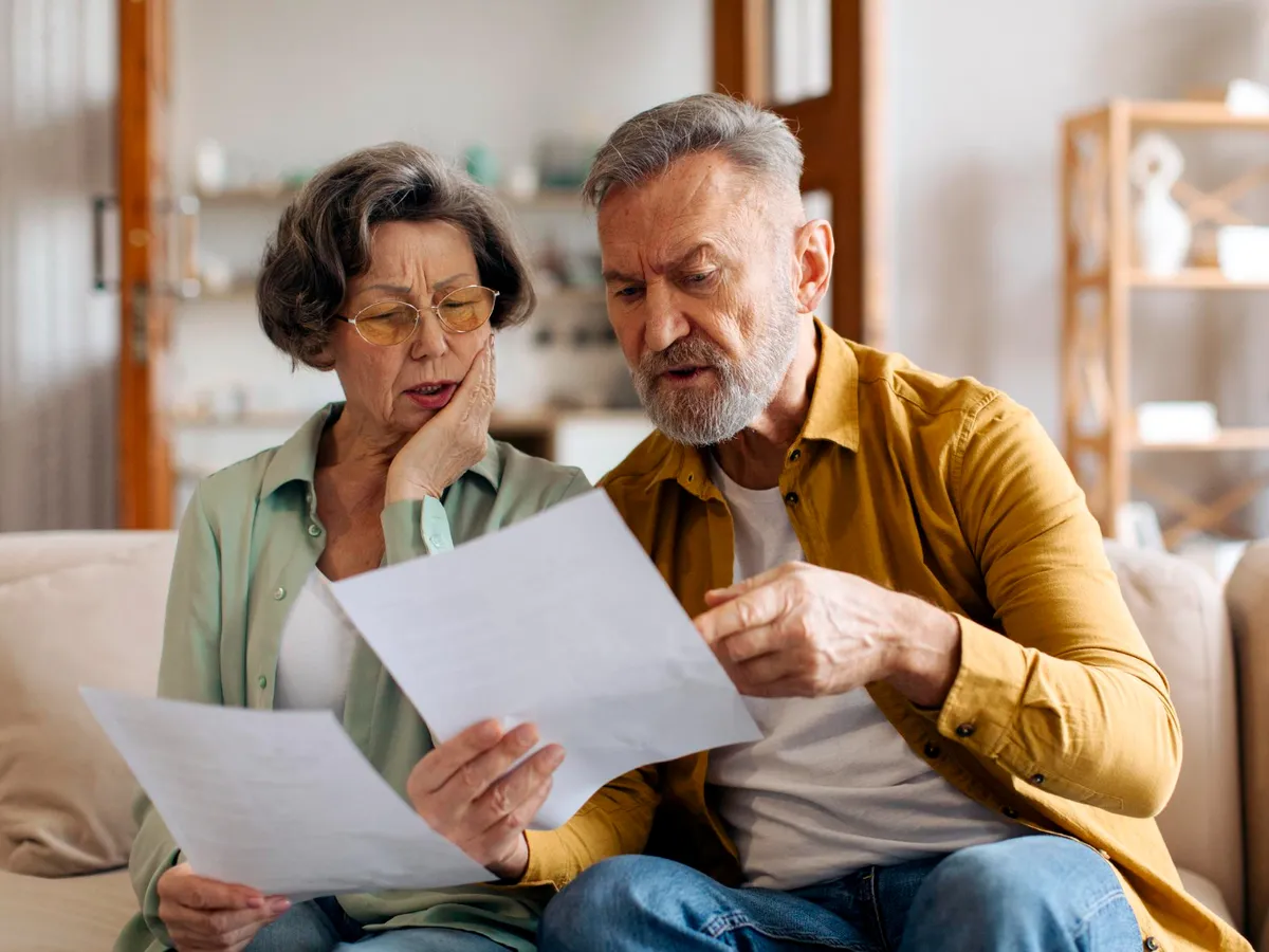 Pensionari la pensie, acasă - Foto: Freepik