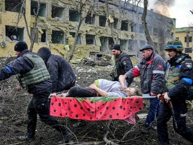 Bebelușul gravidei rănite în atacul maternității din Mariupol a murit. Nici mama nu a supraviețuit. / Foto: dailymail.co.uk