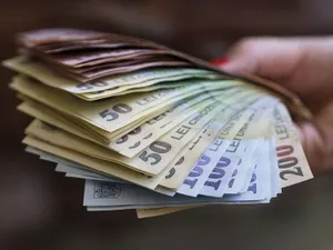 Plățile cash vor fi limitate de la 1 noiembrie. Câți bani vom putea plăti la comercianți Foto: INQUAM PHOTOS / Octav Ganea