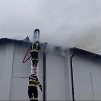 O biserică din Argeş, monument istoric, a fost cuprinsă de flăcări. Preotul și enoriașii, în lacrimi foto: captură video Observator