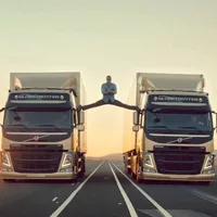 Cascadoria lui Van Damme - FOTO: Youtube