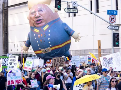 Proteste masive în SUA. Americani nemulțumiți de Trump și Musk au ieșit pe străzi - Foto: Profimedia Images