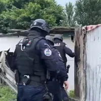 Credite la bănci, în numele unor români săraci. Foloseau taloane de pensie și decizii false - Foto: captură video Poliția Română DIICOT