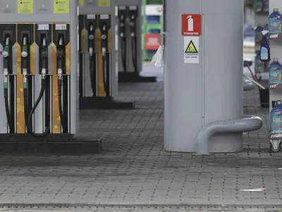 Care este cauza scumpirii carburanţilor auto? Este a patra oară, luna aceasta - Foto: INQUAM PHOTOS/Octav Ganea