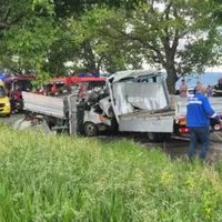 Accident rutier mortal pe o șosea din Vrancea. Trei morți după ce două autoutilitare s-au ciocnit - Foto: Vrancea 24