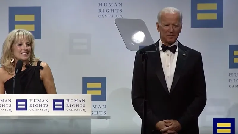 Joe Biden și soția lui, Jill, la gala HRC