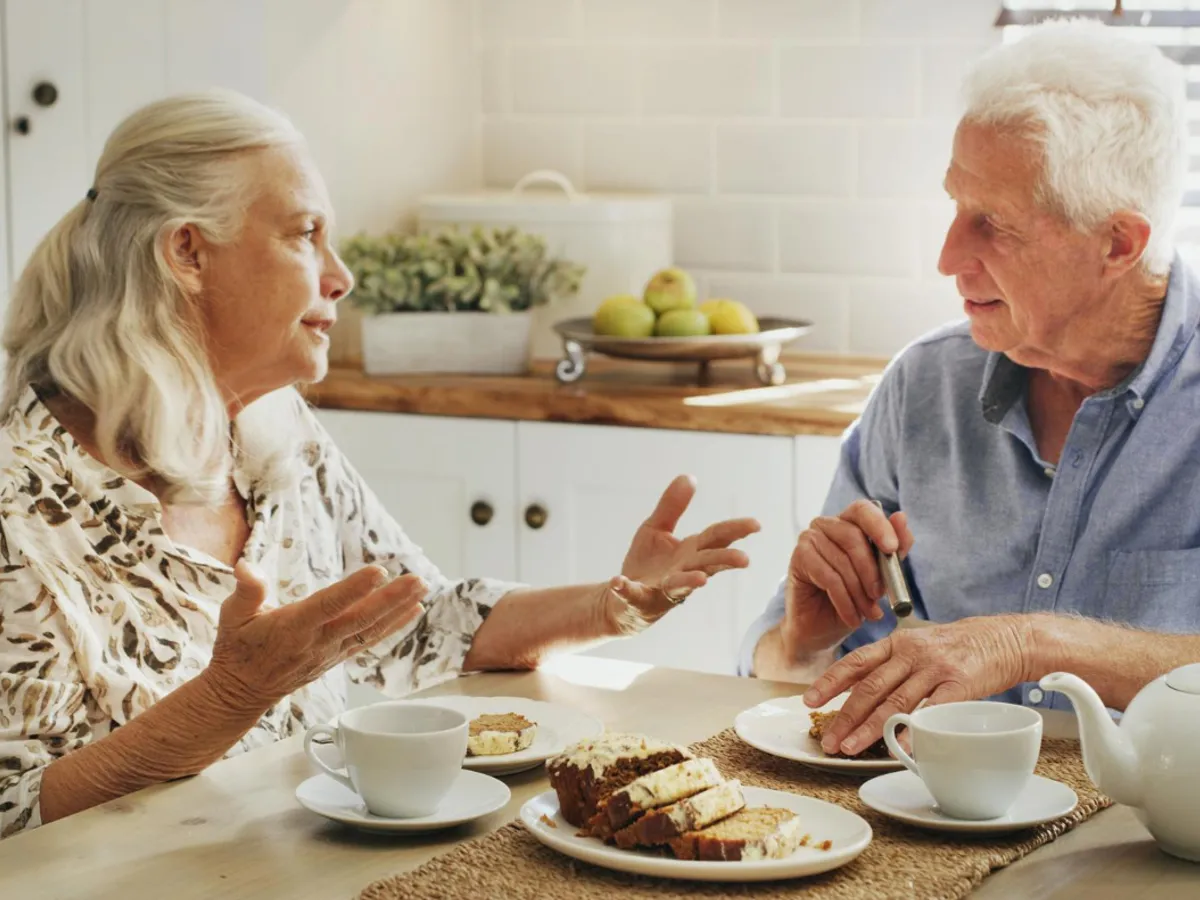 Pensionari împreună la pensie - Foto: Freepik