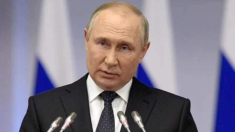 Vladimir Putin semnează un decret secret - Foto: Wikimedia/Presidential Executive Office of Russia/CC BY 4.0