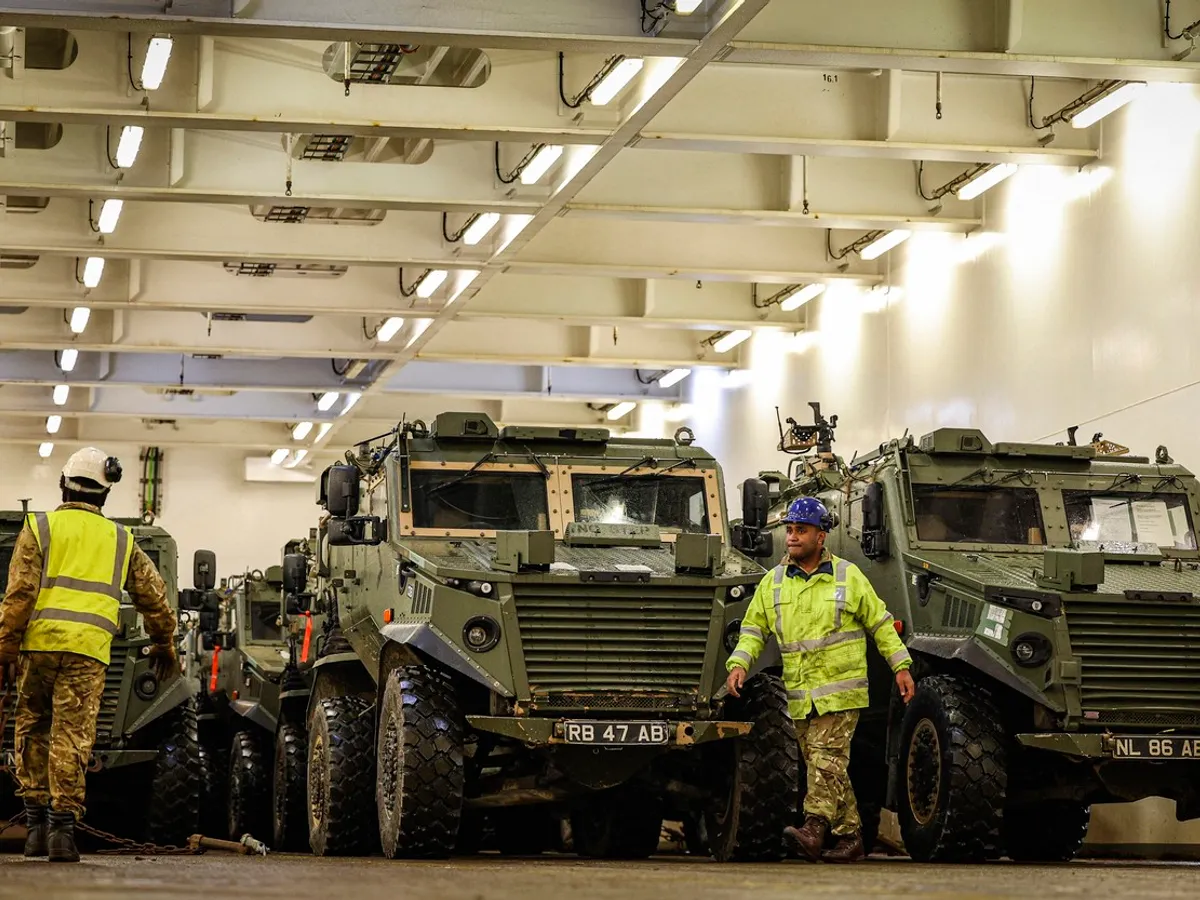 Vehicule blindate aparținând unității Brigăzii Mecanizate a Armatei Britanice - Foto: Profimedia Images