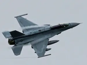 Bulgaria a dat 2.500.000.000$ pe avioane F-16 care nu zboară. Primul nu a ajuns nici măcar la paradăL- Foto: Profimedia images