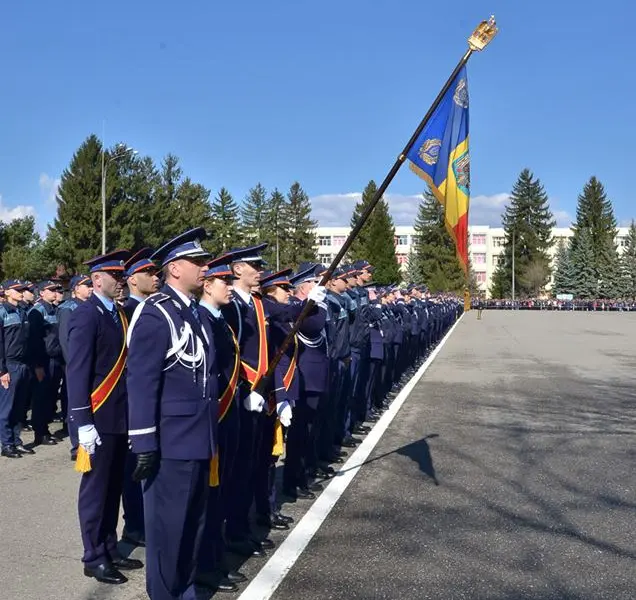 Polițiști la depunerea jurământului. Foto: Facebook Poliția Română