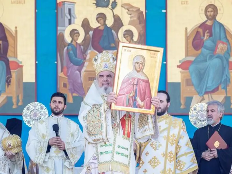 Patriarhul Bisericii Ortodoxe Române, Daniel, a elogiat, la ceremonia de proclamare a Sfintei Cuvioase Teofana Basarab, desfăşurată la Altarul de vară al Catedralei Patriarhale, evlavia acestei femei sfinte Foto: Basilica.ro