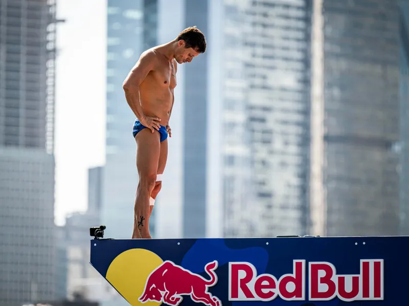 Săritorul român Constantin Popovici, pe locul 2 în lume. ARGINT, la Cliff Diving în Canada - Foto: Red Bull