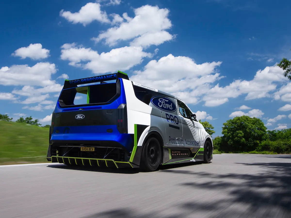 Ford Pro Electric SuperVan de 2.000 CP ajunge la 100 km/h în sub 2 secunde. / Foto: Ford