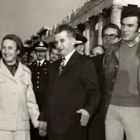 Nicolae Și Elena Ceaușescu, alături de fiul Nicușor, în vizita din Grecia, când liderul comunist a dat bani mănăstirilor de a Athos - Foto: Fototeca online a comunismului românesc cota 35/1976