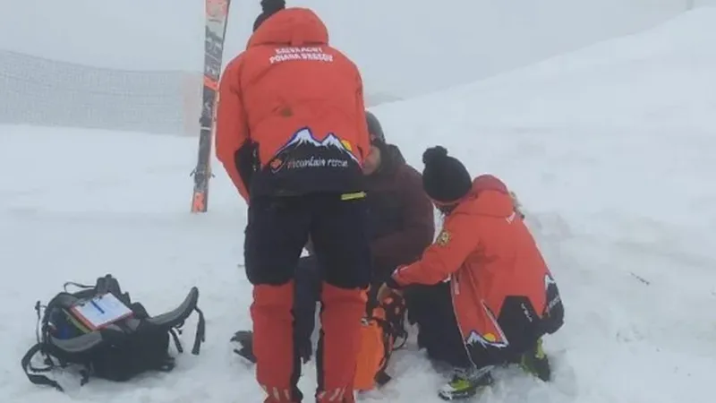 Un schior s-a crezut șmecher și a încercat să coboare pe o pârtie închisă în Poiană. Și-a rupt gâtul. / Foto: bizbrasov.ro