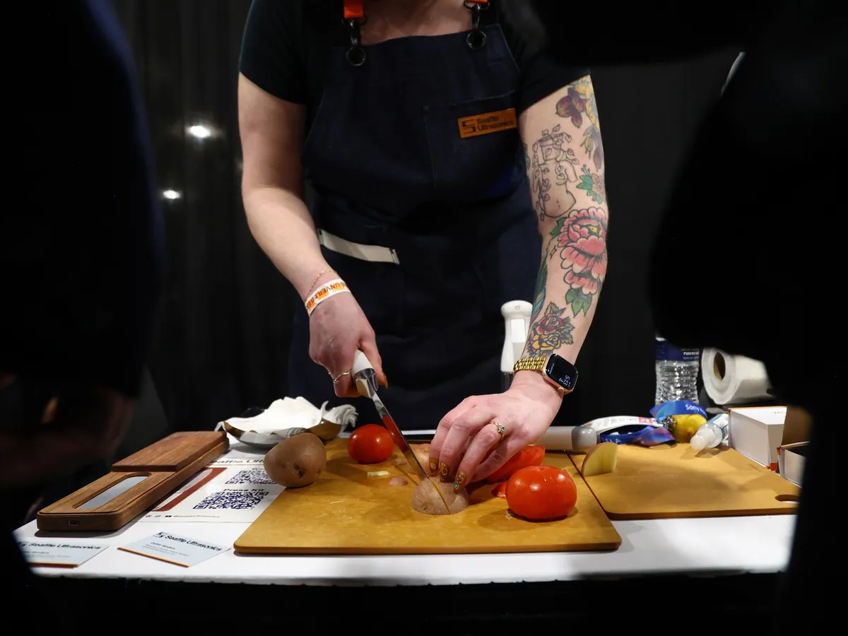 Cuțit C-200 - Foto: Facebook