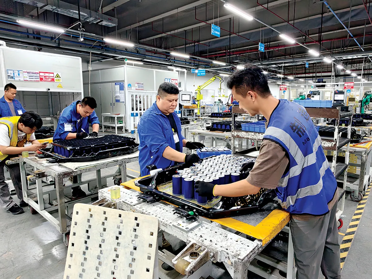 DOMINAȚIE GLOBALĂ China are deja un avantaj în domeniul bateriilor pentru vehicule electrice și caută să domine în domeniul roboticii și al producției de ultimă generație bazate pe inteligență artificială