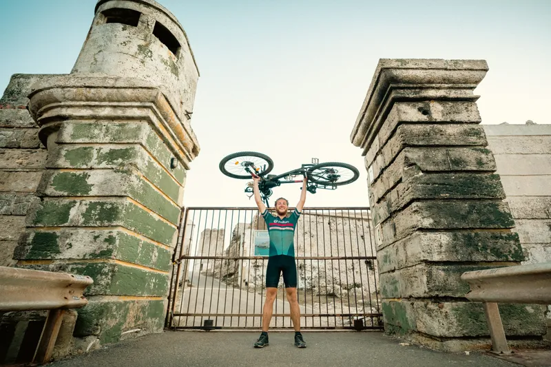 Mircea Arămescu, la finalul călătoriei, în Punta de Tarifa - Foto: arhivă personală Mircea Arămescu