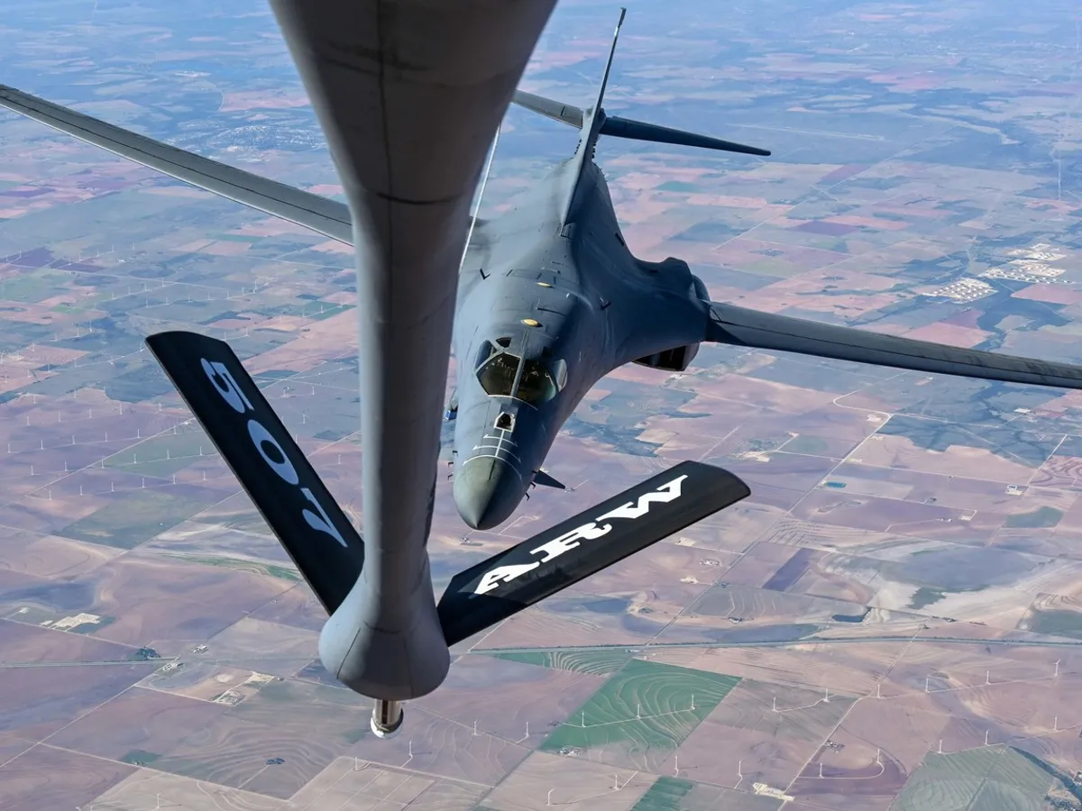 B-1 ale SUA, susținute de cisterne K135 din România, operațiuni extinse în Iran. Teheran amenință Europa
