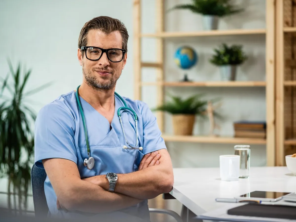 De ce nu trebuie exsudat faringian tuturor copiilor răciți și cu gâtul roșu? Explicația medicului