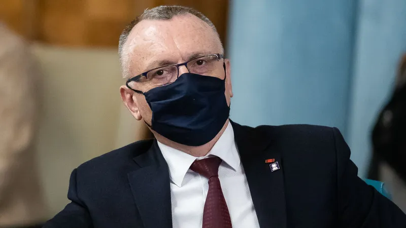 Peste 154.000 de angajaţi din sistemul de învăţământ / Sorin Cîmpeanu / gov.ro