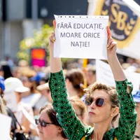 În loc să crească, salariile profesorilor scad și cu 50 lei - Foto: INQQUAM PHOTOS / Casian Mitu
