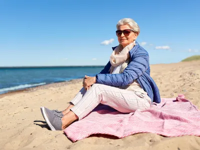 Pensionară la pensie la tratament - Foto: Freepik