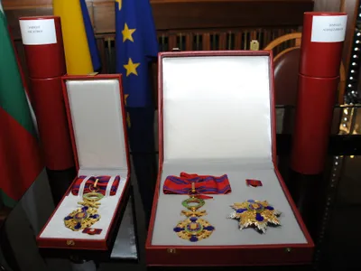 USR vrea retragerea decorațiilor pentru persoanele condamnate definitiv la închisoare - Foto: MAE (Imagine cu rol ilustrativ)