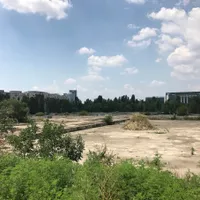 Esplanada este, în prezent, un teren viran acoperit de betoane și gunoaie. Foto Hotnews