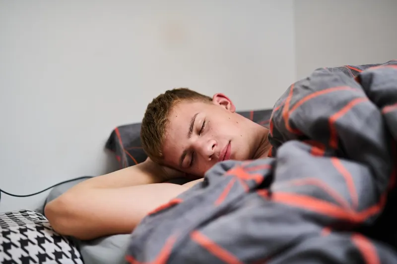 Bărbat care doarme - Foto: Freepik (Imagine cu rol ilustartiv)