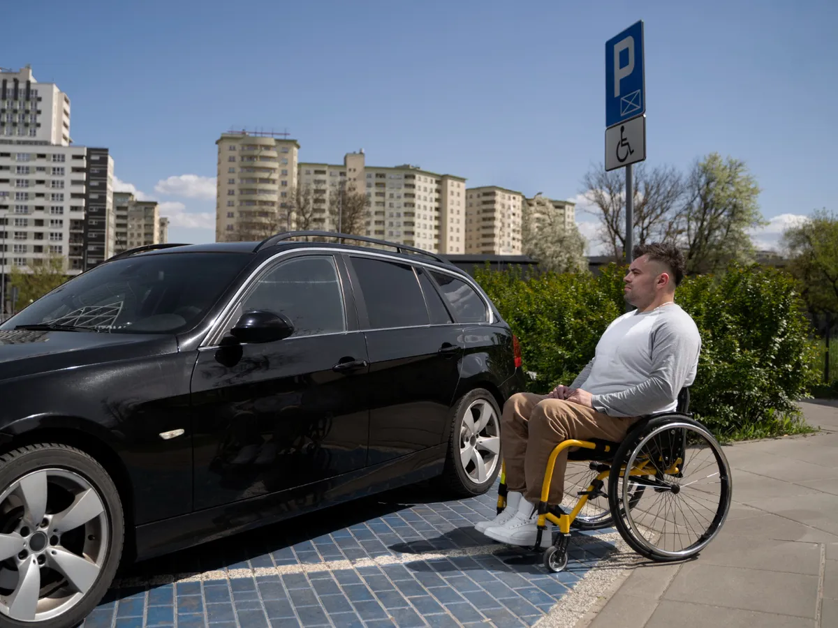 Cum pot beneficia persoanele cu handicap de rovinietă gratuită? De ce acte ai nevoie? Unde le depui?