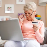 A început încărcarea pensie pe card. Ce bănci au virat banii? La ce oră primesc ceilalți pensionari - Foto: Freepik