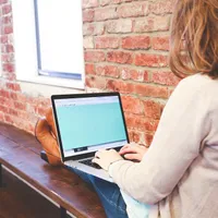 Românii pleacă în concediu cu laptopul Foto: Pixabay.com (Imagine cu rol ilustrativ)