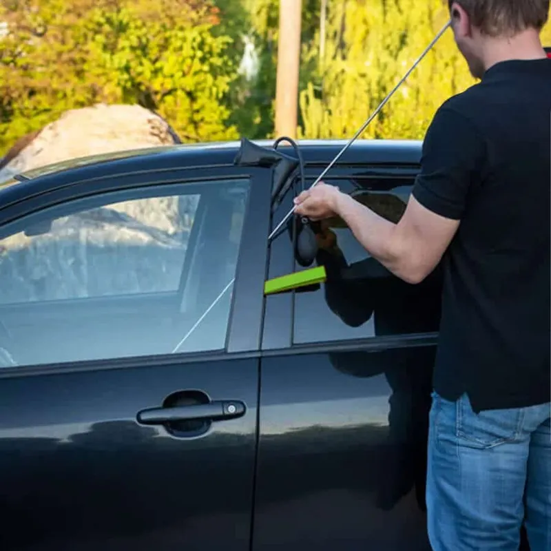 Cum deschizi mașina dacă ai uitat cheia &icirc;năuntru?  - Foto: lockpickings.com