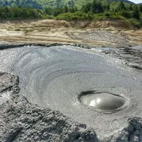Povestea Vulcanilor noroioși, un monument unic în Europa - Foto: peundemergi.ro