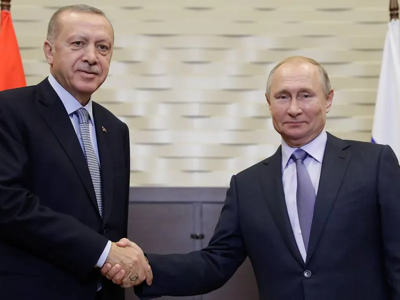 Vladimir Putin a ieșit din autoizolare pentru a se întâlni cu Erdogan pe malul Mării Negre, la Soci. / Foto: tass.com