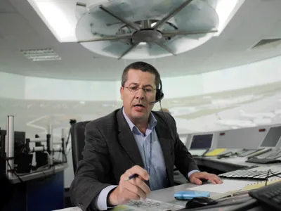 George Neagu, training manager la simulatorul de turn de control al traficului aerian de la Aeroportul Otopeni - Foto: INQUAM PHOTOS/George Călin