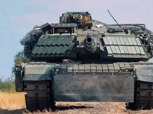 Ucraina își „tunează” tancurile Abrams primite din SUA cu blindaje sovietice - FOTO: Ministry of Defence of Ukraine