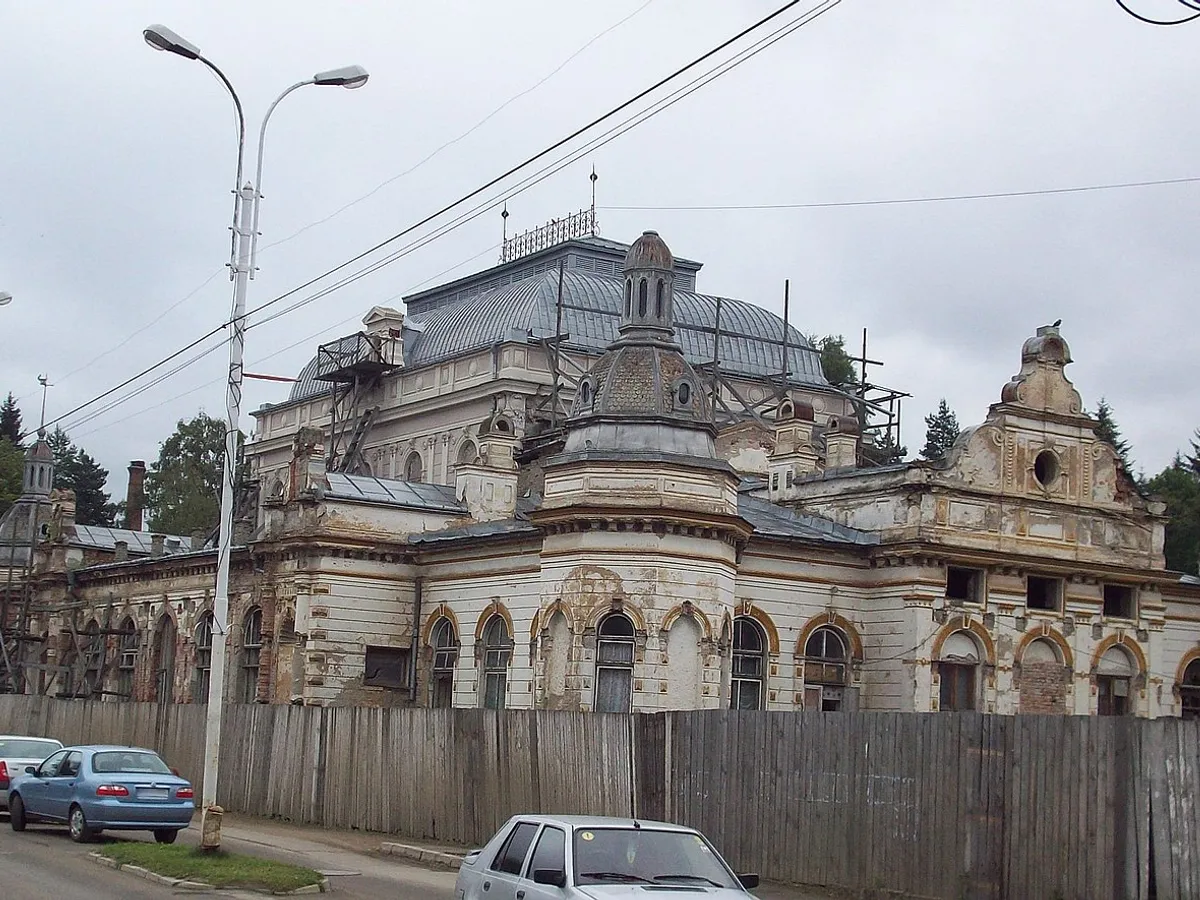 Cum arată Cazinoul Băilor din Vatra Dornei transformat în „Club muncitoresc”. A fost restaurat - Foto: wikipedia.org