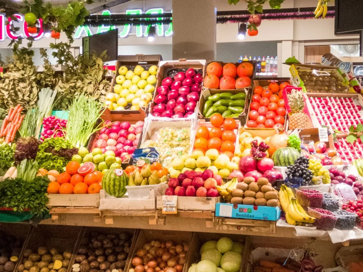 Stand cu legume şi fructe - Foto: Pexels/Violetta Ramonaite