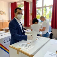 Voiculescu a semnat un HG prin care familiile militarilor și polițiștilor se vaccinează de M.Ap.N.