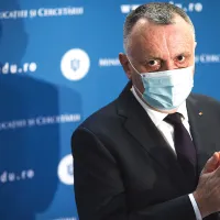 ONLINE Sorin Cîmpeanu a enumerate cele 2 condiții pentru accesul la școala online: conectivitate generalizată și disponibilitatea echipamentelor - Foto: INQUAM PHOTOS/ Octav Ganea