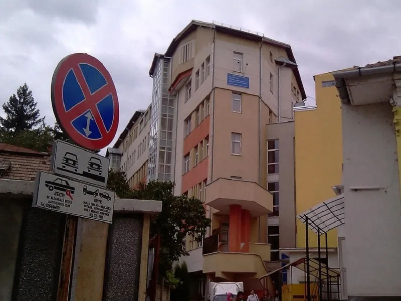 O femeie a murit după ce a căzut de la etaj, într-un spital din Cluj-Napoca