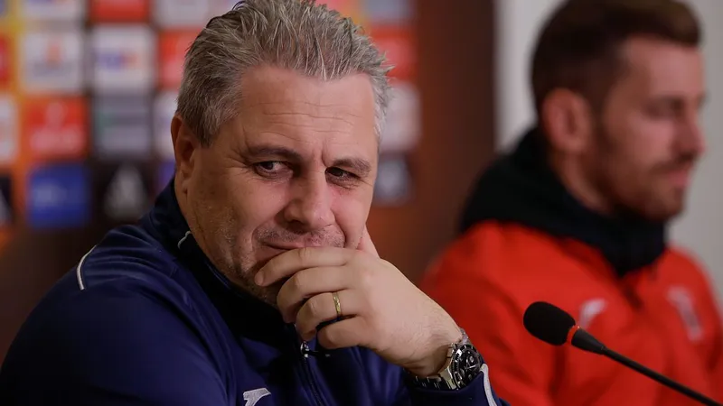 Marius Şumudică, gata să semneze cu un club de tradiţie - Foto: INQUAM PHOTOS / George Călin