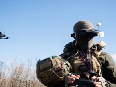 Militarii ucraineni îl sfidează pe Putin: „Azi, cel mai avansat tanc din lume nu rezistă în fața unui pilot de drone, chiar și mahmur”