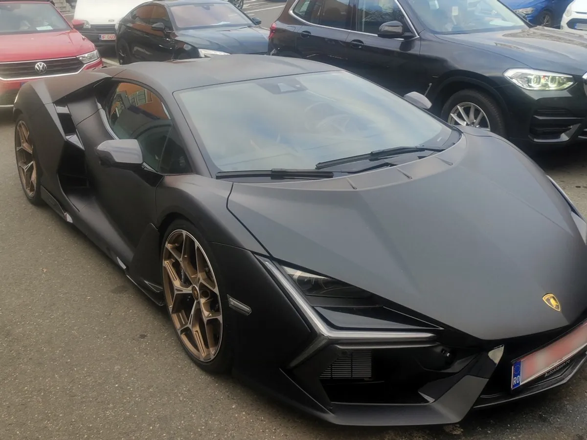 Specialiștii RAR au rămas mască! Cu ce bolid „curentat” de 700.000 € s-a prezentat un român - Foto: Facebook/RAR