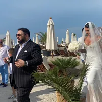 Florin Salam și Roxana Dobre s-au căsătorit în zi de post într-o biserică pirat cu preot fake Foto: replicaonline.ro