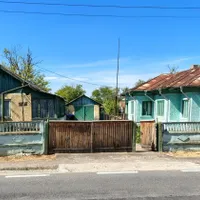 Cu ce sumă se vinde o casă bătrânească ”solidă ca bunica atunci când arunca cu papucul”? E virală - Foto: Facebook